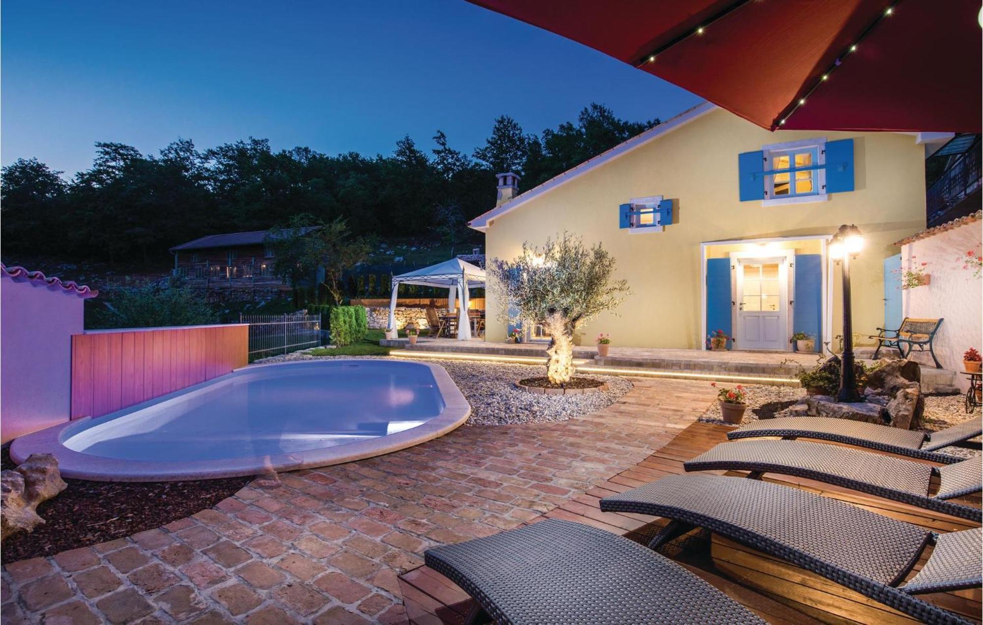 Stunning Home In Jurdani With Wifi Mucici Exterior foto
