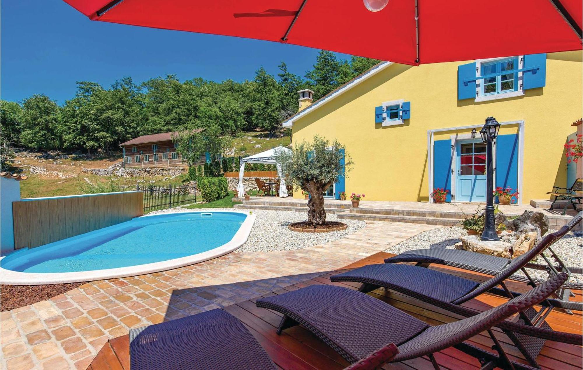 Stunning Home In Jurdani With Wifi Mucici Exterior foto