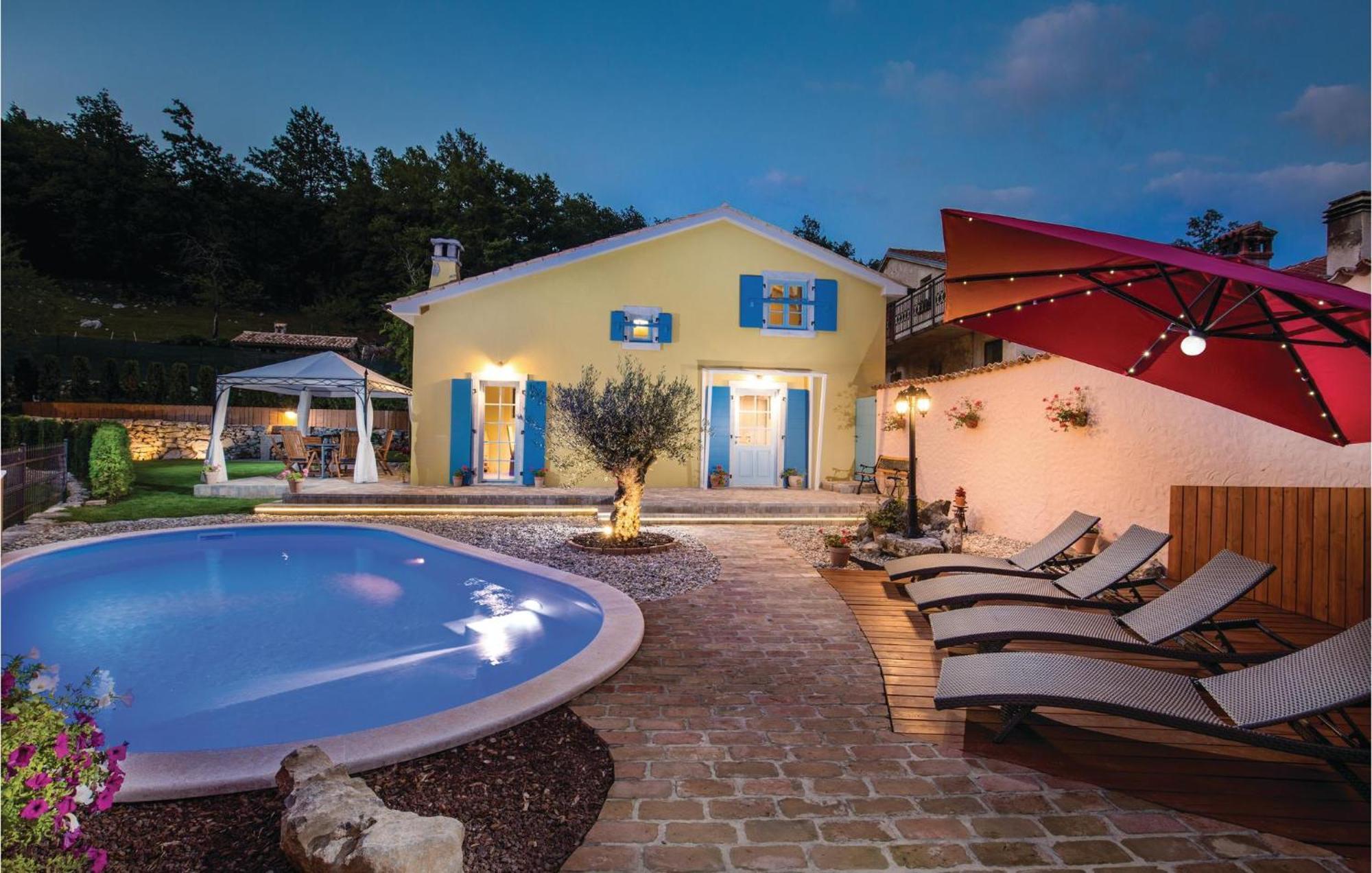 Stunning Home In Jurdani With Wifi Mucici Exterior foto