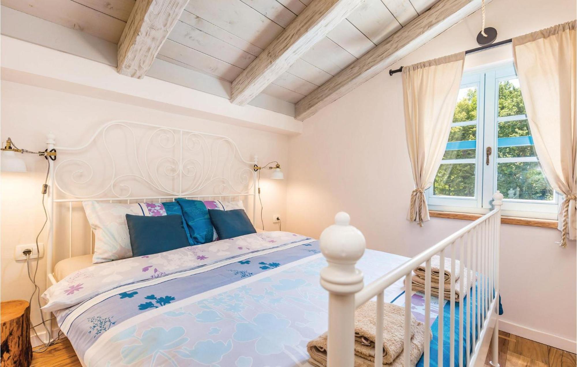 Stunning Home In Jurdani With Wifi Mucici Exterior foto